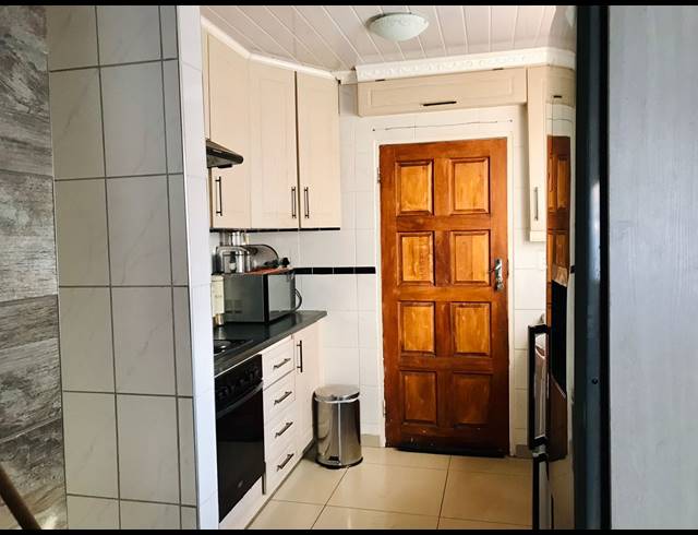 3 BEDROOM HOUSE FOR SALE IN MAHUBE VALLEY